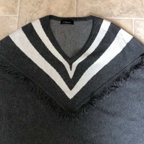 Grey poncho - Picture 2 of 9